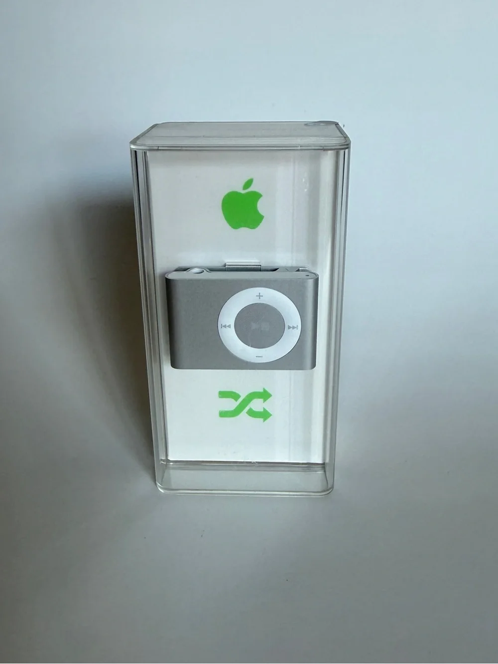 Apple iPod Shuffle (Silver) New in Sealed Case